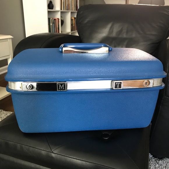 samsonite cosmetic train case